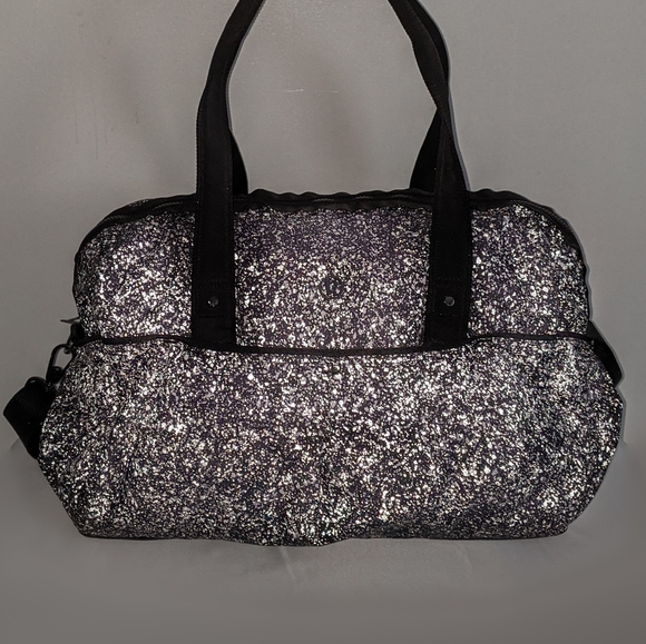 🦄 RARE Lululemon Reflective All Day Duffle Bag - Picture 5 of 16